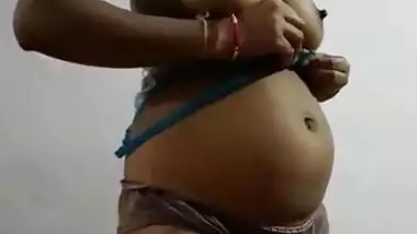 Desi Bhabhi Hot fingering and fucking video Updates part 4