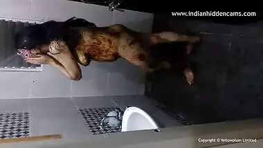 Desi chick covers body with chocolate and washes it away in sex video