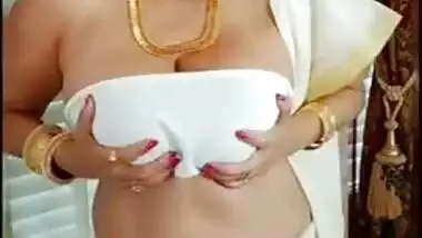 Soon-to-be bride from India has big tits that groom highly appreciates
