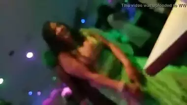 DESI LADY DANCE IN MUMBAI DANCEBAR