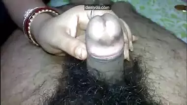 Indian Pinki Bhabhi kissing on husband Jeet’s dick when handjob