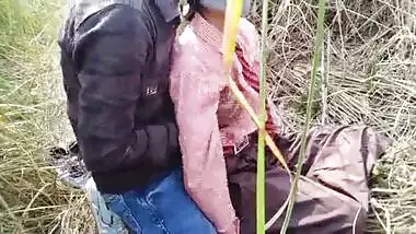 INDIAN SCHOOL CAUGHT WITH BOYFRIEND IN JUNGLE AND PUNISHED AS HARD FUCK BY BLACK INDIAN GUY