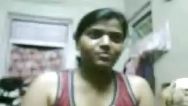 Muscular Hyderabadi Girl Riya Showing Her Tits on Cam