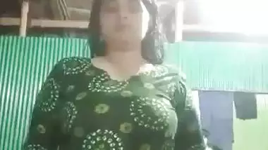 Bengali village housewife showing big boobs