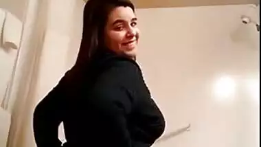 Girl With Big Ass and Big Boobs Changing
