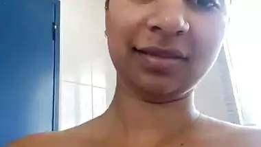 Fucking hot Indian girl nude show in bathroom