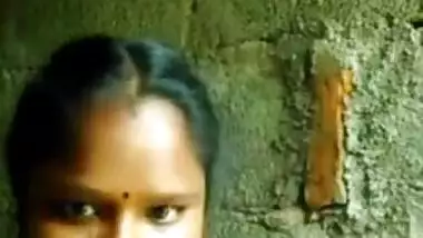 South indian tamil girl shows boob selfie for BF