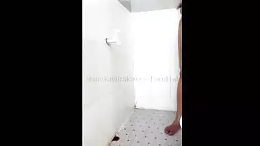 Sri Lankan cute housewife bath fingering orgasm...