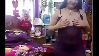 Home alone sexy Indian bhabhi fingering herself