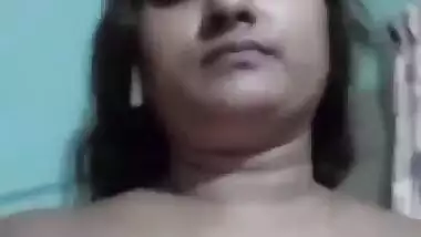 Bengali chubby MILF Bhabhi showing