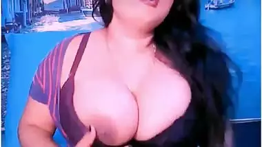 Amateur model fulfills Desi guys' request exposing gigantic tits