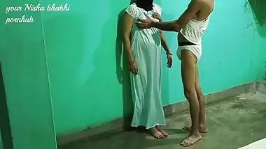 Sexy Muslim bhabhi fisting