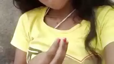Super-cute Desi girl fingers her XXX vagina and tastes pussy juice