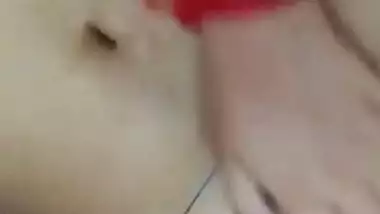 Excited Desi babe has no sex toys and she brings fingers into play