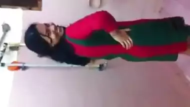 desi girl showing body in bathroom