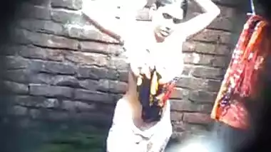 indian village girl bathing video