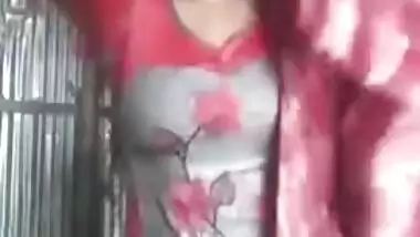 Drunk slutty Desi girl selfies nude video taken after XXX party
