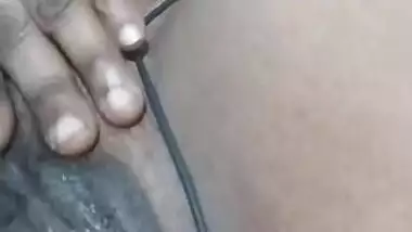 Mature Indian wet pussy lady fingering her cunt