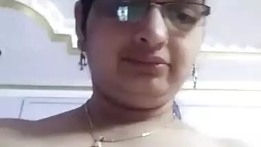 Beautiful mature Indian wife nude MMS selfie