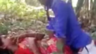 indian aunty getting fucked by young guys in forest 