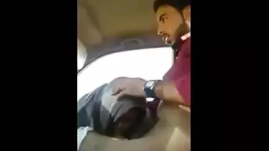 Pakistani bhabhi romancing with her car driver