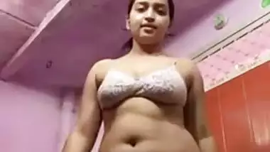 Naughty Desi XXX babe shows beautiful pussy and tits in the bathroom