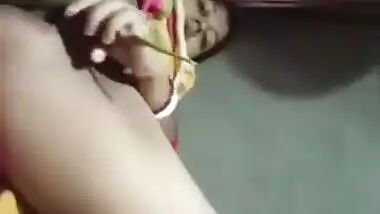 Horny Desi Boudi Masturbating Vdo