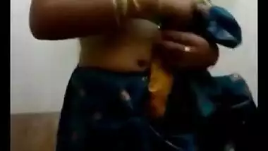 Indian girl realizes that she can film porn video if there is a camera