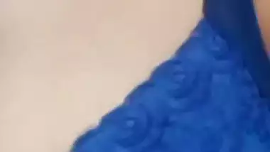 Srilankan aunty topless big boobs showing selfie