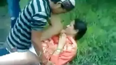 Desi lewd aunty fucked by three boys in forest for money