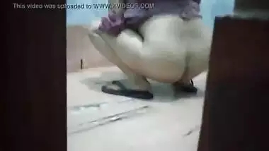 tamil bhabi pissing and naughty son using his...