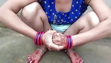 Desi newlywed pisses outdoors before XXX sesh and taking a bath
