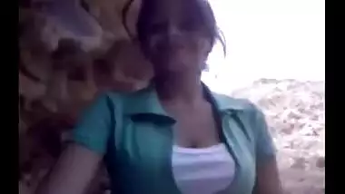 Outdoor mms sex scandal of Indian legal age teenager college gal