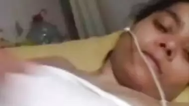 Desi Girl Showing Boob and Pussy On Video Call