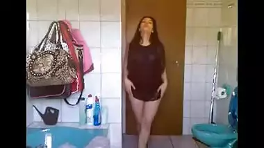 Indian amateur teen selfie cam fingers cunt in bathroom