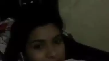 Desi cute girl show her boobs on cam
