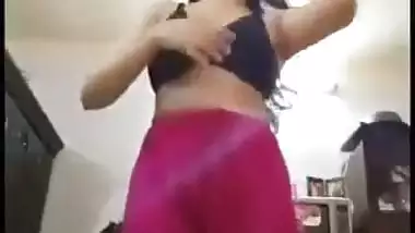 A slut records her nude bhabhi sex video for her devar