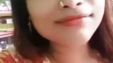 Hot wife on Chamet goes nude during paid viral cam chat