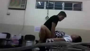 Indian college girl desi mms sex video in classroom leaked