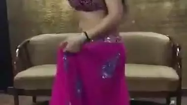Desi Aunty Hot Sexy Dance
