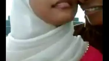 Arabian hijab girl’s live cam sex