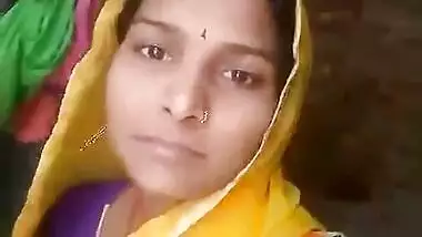 Dehati Indian lady flaunts her wet pussy