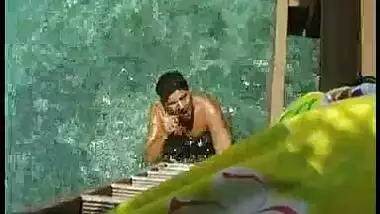 Young Indian fucks in ocean