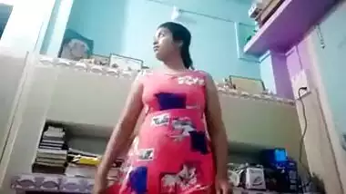 Desi sexy teen open her dress
