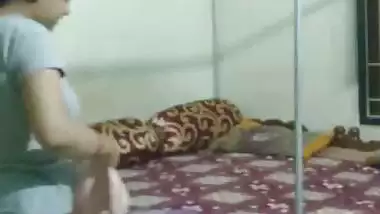 Pervert husband wife showing big boobs viral MMS