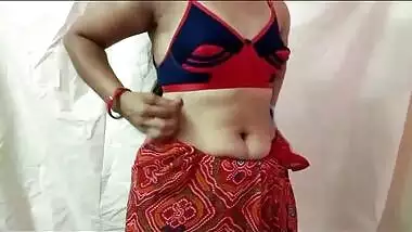 Indian aunty Saree changeing in room 1