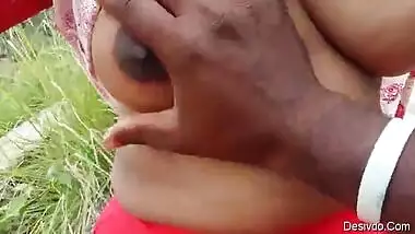 deshi hot girl freind boobs Prees in outdoor video