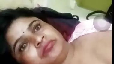 Telugu Bhabhi Showing Boobs