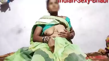 Indian Village Sexy Bhabhi Fingering Sex
