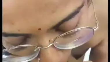Tamil chashmish girl gives a desi blowjob to her lover